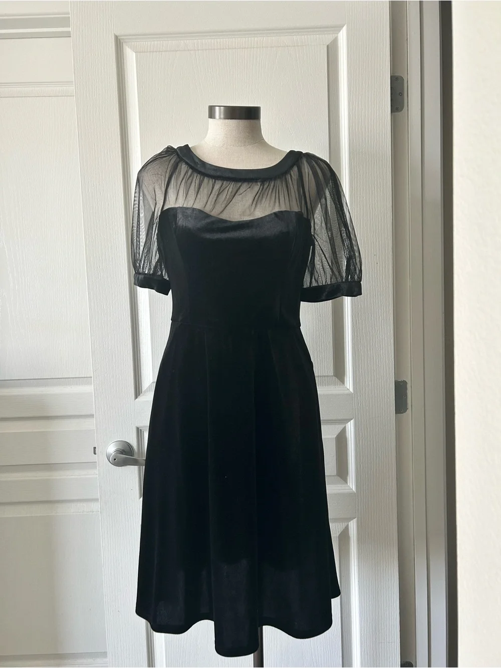Maggy London chic black